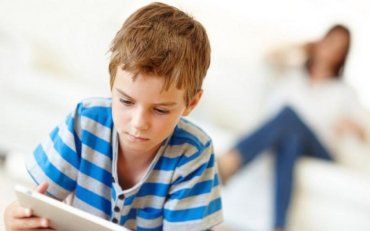 Вчені з'ясували, що соціальні мережі роблять дітей нещасними