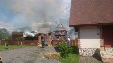 Загорелись несколько деревянных сооружений в известном ресторане "Пабло"