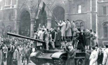 Восени 1956 року в сусідній Угорщині спалахнуло потужне збройне постання