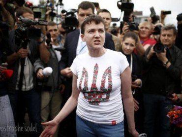 Савченко ступает по родной земле босая и разъяренная — журналист