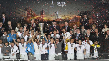 Третий год кряду трофей Лиги Европы отправляется в руки Севилье