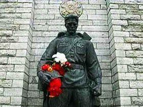 Власти Львова демонтируют памятник Воину-Освободителю в честь 9 Мая