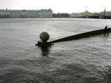 В Санкт- Петербурге в воде