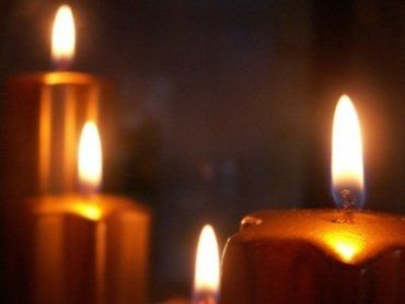 В Ужгороде можно греться и читать с помощью свеч