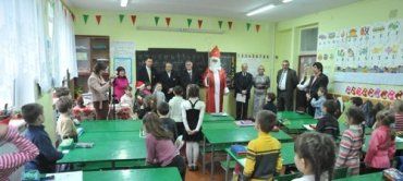 Микулаш и Николай помогают школьникам СОШ № 21 в Ужгороде