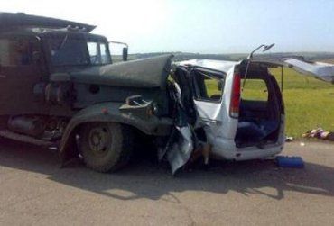 В России водитель КрАЗа протаранил Toyotu