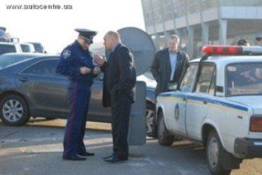 ДТП в Запорожье: "Таврия" врезалась в здание "ЗАЗа"