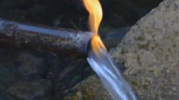 Когда поднести зажженную спичку к трубе источника вода загорается