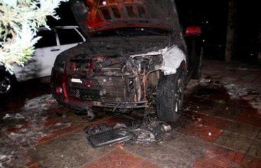 В Мукачево "мстители" ночью сожгли автомобиль Suzuki дотла