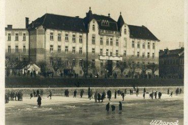 Каток на реке Уж в Ужгороде. 1920-е годы