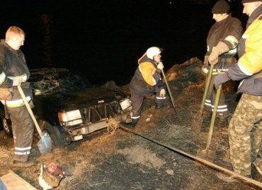 В реке Кальмиус в Донецке утонул джип с водителем