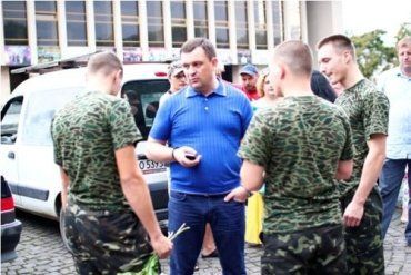 К родным в Ужгород ребят привез народный депутат Валерий Пацкан