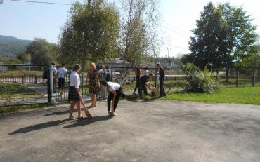 В Донецке произошла жуткая трагедия: на школьном стадионе подорвались дети