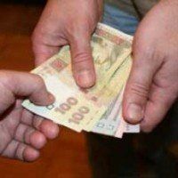 В Крыму нерядовой сотрудник налоговой попался на взятке