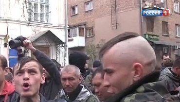 В Киеве титушки-националисты пытались сорвать шествие "Бессмертного полка"