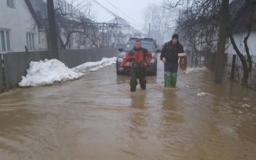 На Закарпатье началась эвакуация людей через наводнение