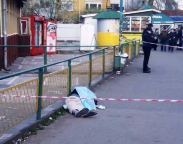 Жінка померла біля "Автовокзалу" по проспекту Свободи
